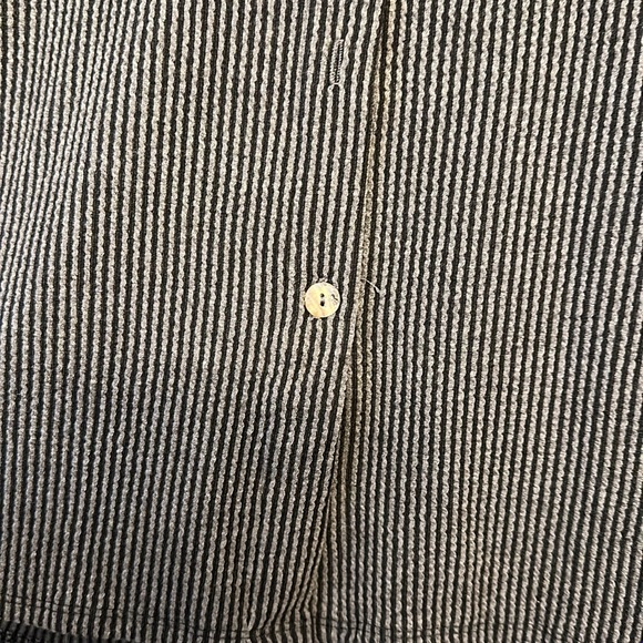 Blumin Apparel Button Down Blouse, size Medium, textured - Picture 2 of 3